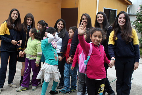 Compartiendo con algunas niñas de Coanil.                                                                                                                                                                                                                                                                                                                                                                                                                                                                                                                                                                                                                                                                                                                                                                                                                                                                                                                                                                                                                                                                                                             