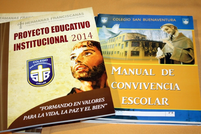 Apoderados recibieron el PEI y Manual de Convivencia Escolar.