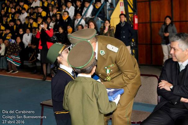 Alumnos entregan presente al Mayor Alexis Pérez