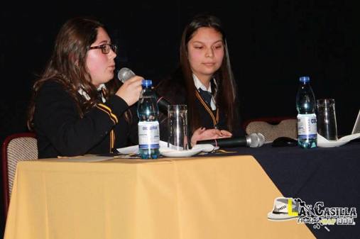 Margarita Parada y Daniella Cifuentes de 4º Medio.