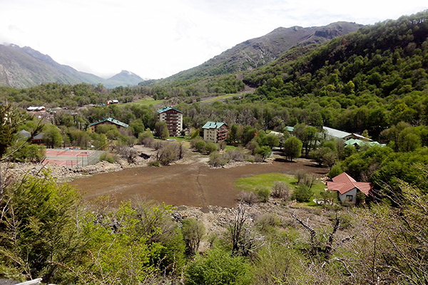 Tarde de paseo, piscina y caminata en el Hotel Nevados de Chillán.