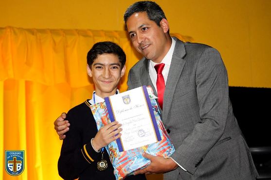 Elegido por sus pares, Ángel Mora fue distinguido como el  Mejor Compañero del 8ºA.