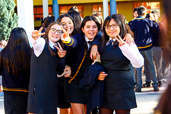 Compartiendo el primer día de clases.