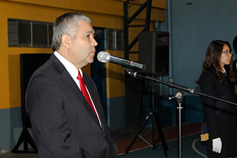 Director Hugo Flores entregando mensaje de bienvenida.