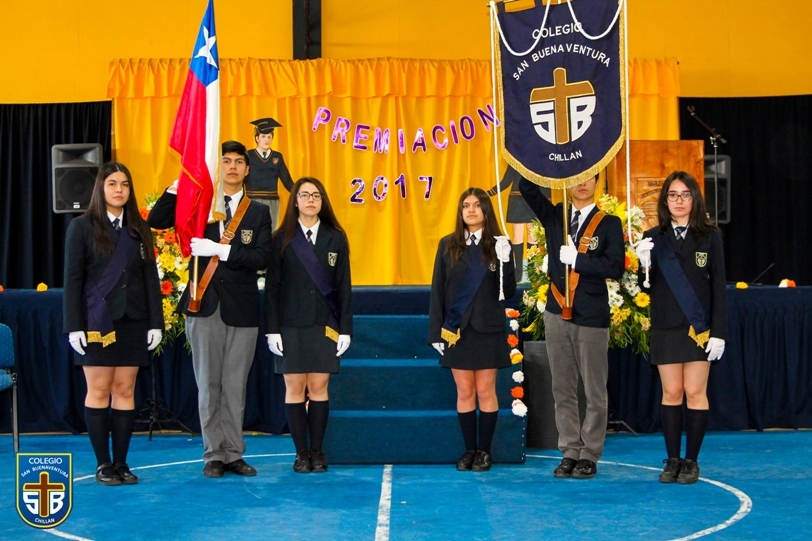 Alejandra Paredes Sandoval, Abanderado Roberto Fernández Mora, Constanza Vergara Llanos, Jennifer Miranda Barría, Portaestandarte Benjamín Ortiz Soto y Tamara Salgado Jiménez.