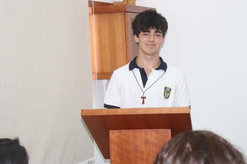 Agustín Abello dando mensaje a nombre del grupo.