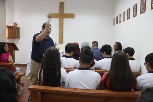 Recibiendo la bendición.